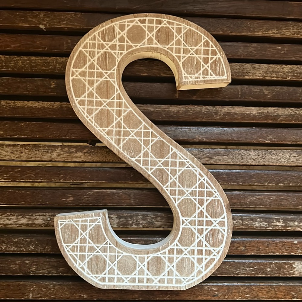 NWT “S” Ashland wall decor
